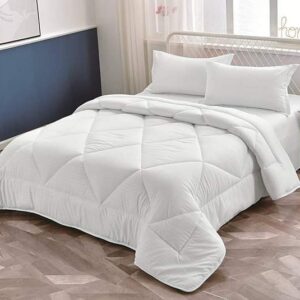 White stripped binded duvet set